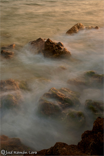 El Algarve. Portugal. Oleaje en Praia de Galé